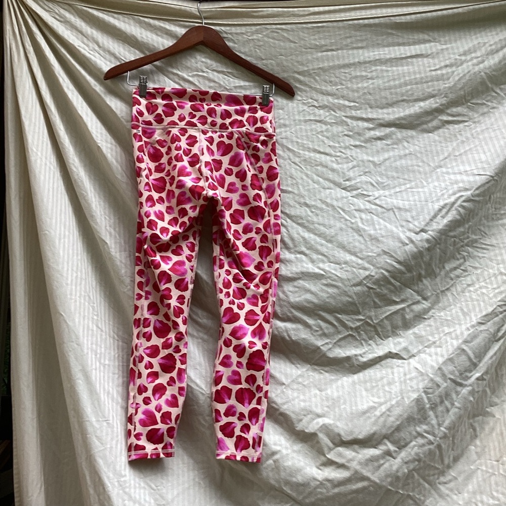 Fabletics Powerhold Heart Petal Pattern Leggings in Pink and Red, size XS - Picture 7 of 7